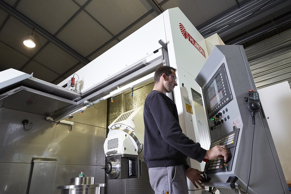 Mécanat Précision acquires a Huron MX 12 M 5-axis milling centre